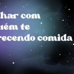 Sonhar com alguém te oferecendo comida