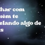 Sonhar com alguém te revelando algo de Deus