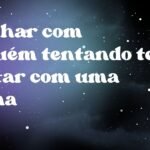 Sonhar com alguém tentando te matar com uma arma