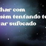 Sonhar com alguém tentando te matar sufocado