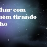 Sonhar com alguém tirando piolho