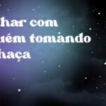 Sonhar com alguém tomando cachaça