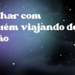 Sonhar com alguém viajando de avião