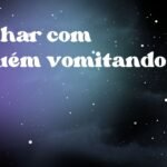 Sonhar com alguém vomitando