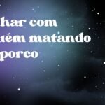 Sonhar com alguém matando um porco