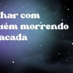 Sonhar com alguém morrendo de facada