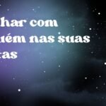 Sonhar com alguém nas suas costas