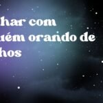 Sonhar com alguém orando de joelhos