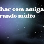 Sonhar com amiga chorando muito