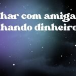 Sonhar com amiga ganhando dinheiro