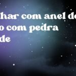 Sonhar com anel de ouro com pedra verde
