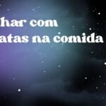 Sonhar com baratas na comida