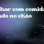 Sonhar com comida caindo no chão