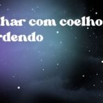 Sonhar com coelho mordendo