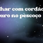 Sonhar com cordão de ouro no pescoço