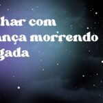 Sonhar com criança morrendo afogada