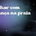 Sonhar com criança na praia