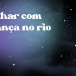 Sonhar com criança no rio