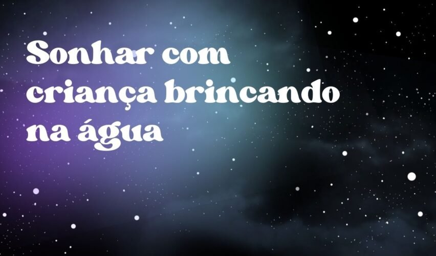 Sonhar com criança brincando na água