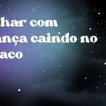 Sonhar com criança caindo no buraco