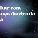 Sonhar com criança dentro da água