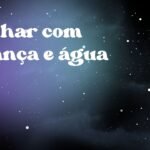 Sonhar com criança e água
