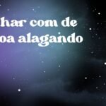 Sonhar com de canoa alagando