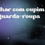 Sonhar com cupim no guarda-roupa