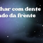 Sonhar com dente caindo da frente
