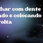 Sonhar com dente caindo e colocando de volta
