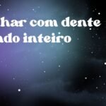 Sonhar com dente caindo inteiro