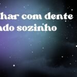 Sonhar com dente caindo sozinho