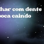Sonhar com dente da boca caindo