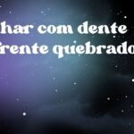 Sonhar com dente da frente quebrado