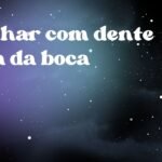 Sonhar com dente fora da boca