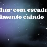 Sonhar com escada de cimento caindo