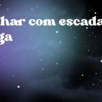 Sonhar com escada longa