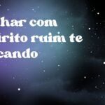 Sonhar com espírito ruim te atacando